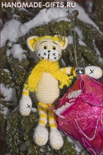 Вязанный крючком Мурзик Малыш желтый на Handmade-Gifts.ru купить подарок ручная работа