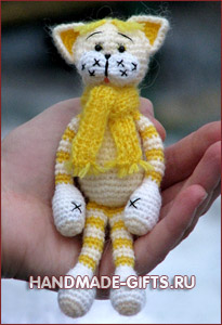 Вязаный кот котенок Малыш Мурзик Желтый купить Подарки ручной работы handmade-gifts.ru