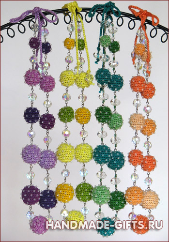 Комплект серьги и бусы вязаные Фантация - купить серьги и бусы разных цветов
