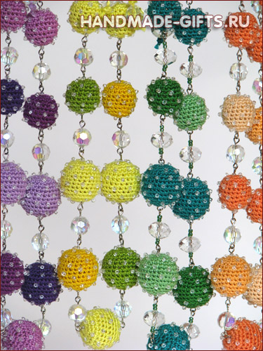 Комплект серьги и бусы вязаные Фантация - купить серьги и бусы разных цветов