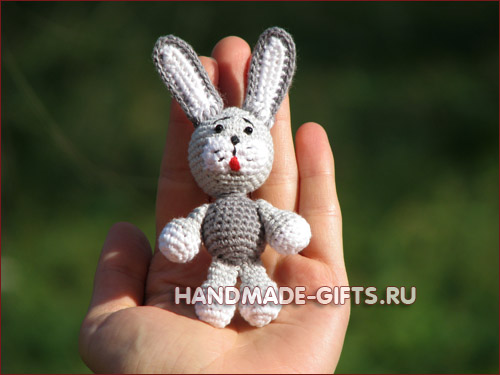 Вязанный крючком маленький Серенький Зайчик купить на Handmade-Gifts.ru