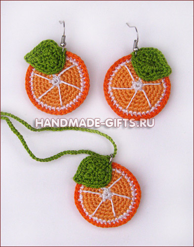 Комплект: вязаные серьги и кулон "Дольки апельсина"